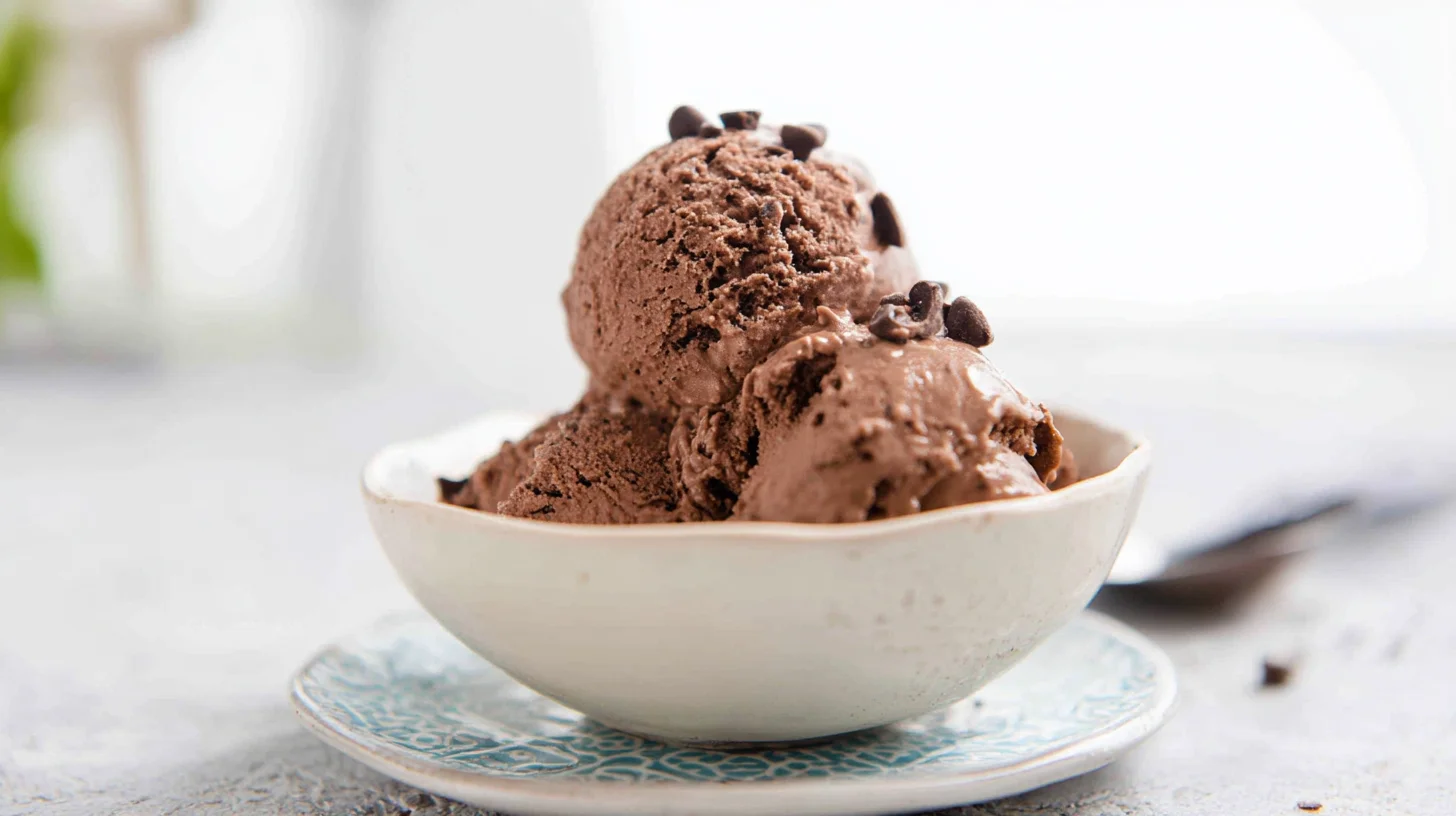 Easy Keto Chocolate Ice Cream: Creamy Recipe With Only 3g Carbs
