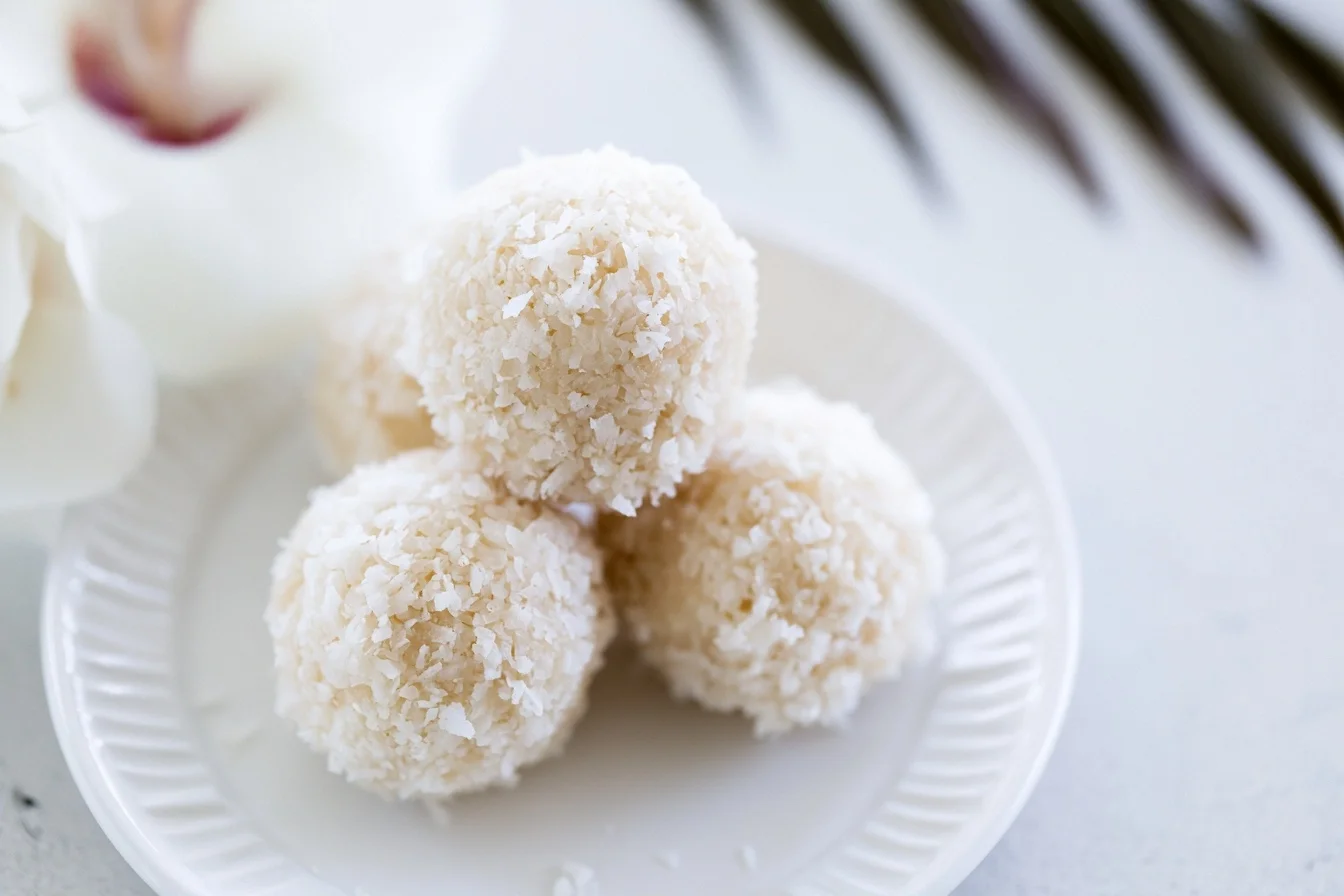 Keto Coconut Fat Bombs